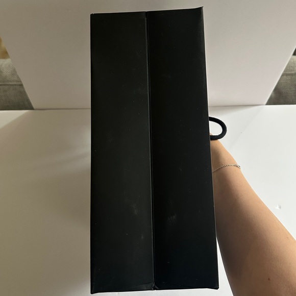 CHANEL Black and White Shopping Gift Bag - Picture 4 of 7